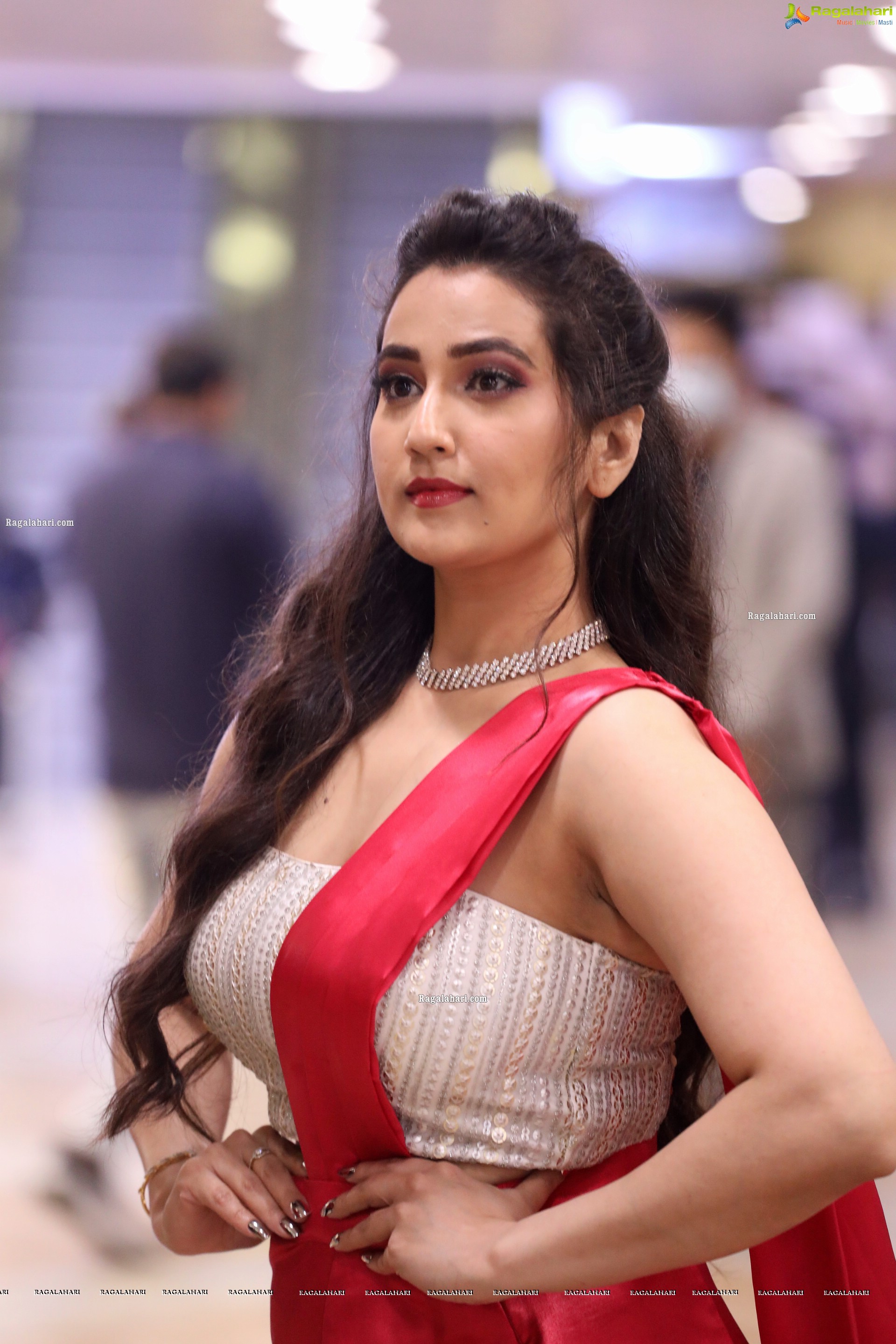 Anchor Manjusha At SIIMA Awards 2021, HD Photo Gallery