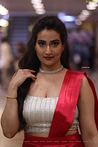 Anchor Manjusha at At SIIMA Awards 2021