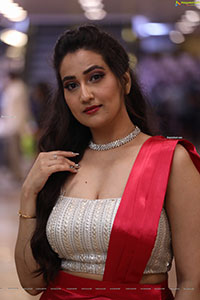 Anchor Manjusha at At SIIMA Awards 2021