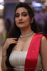 Anchor Manjusha at At SIIMA Awards 2021