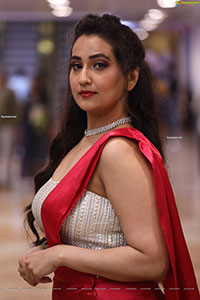 Anchor Manjusha at At SIIMA Awards 2021