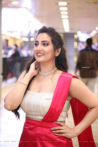 Anchor Manjusha at At SIIMA Awards 2021