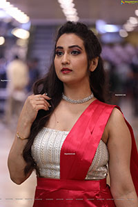 Anchor Manjusha at At SIIMA Awards 2021