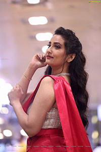 Anchor Manjusha at At SIIMA Awards 2021