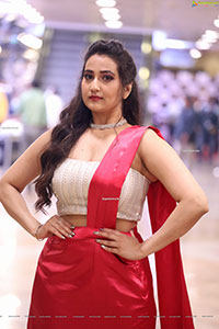 Anchor Manjusha at At SIIMA Awards 2021