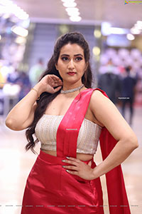 Anchor Manjusha at At SIIMA Awards 2021