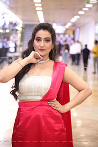 Anchor Manjusha at At SIIMA Awards 2021