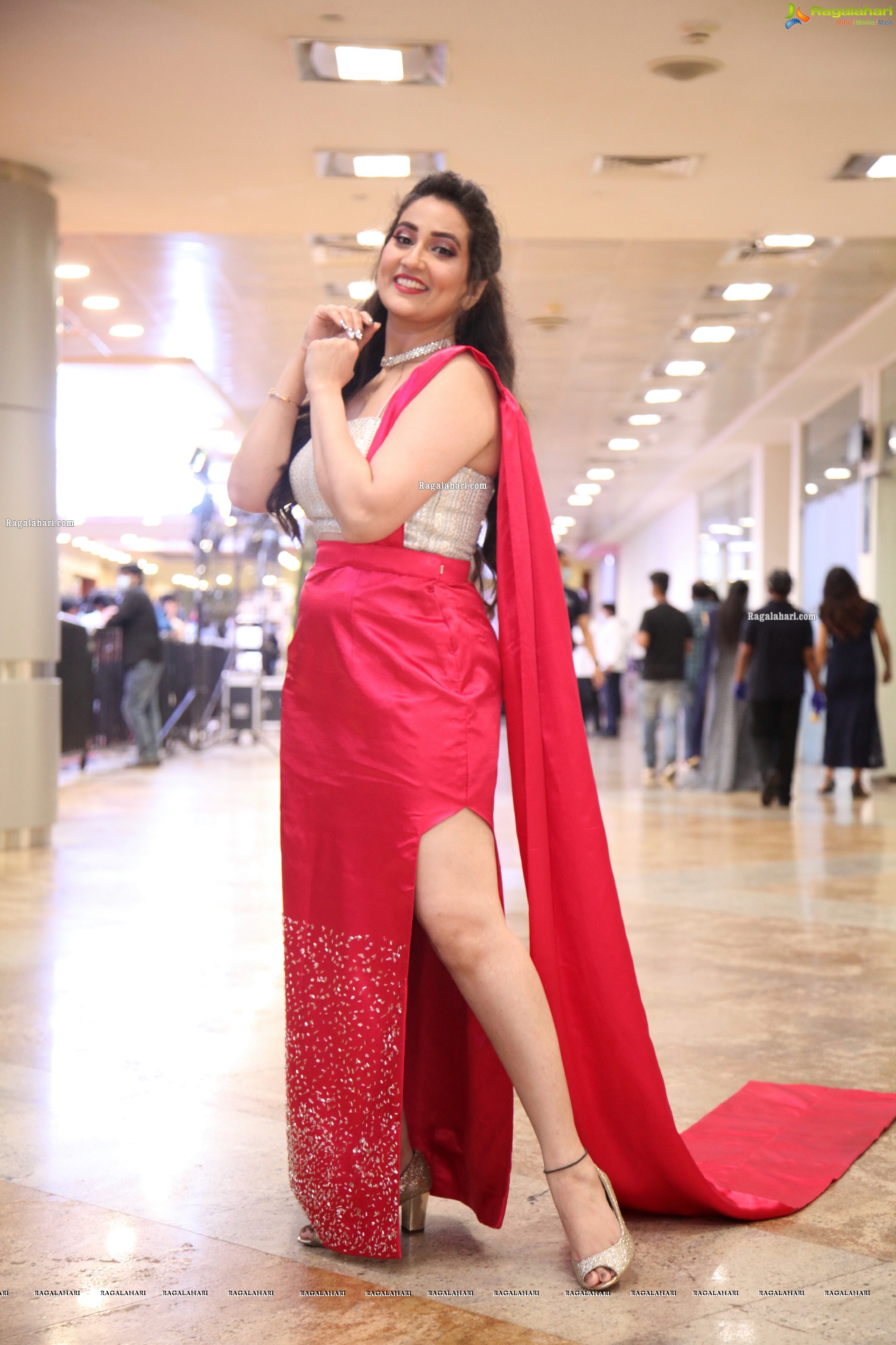 Anchor Manjusha At SIIMA Awards 2021, HD Photo Gallery