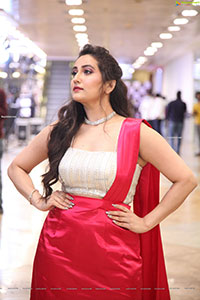 Anchor Manjusha at At SIIMA Awards 2021