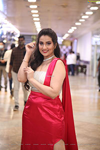 Anchor Manjusha at At SIIMA Awards 2021