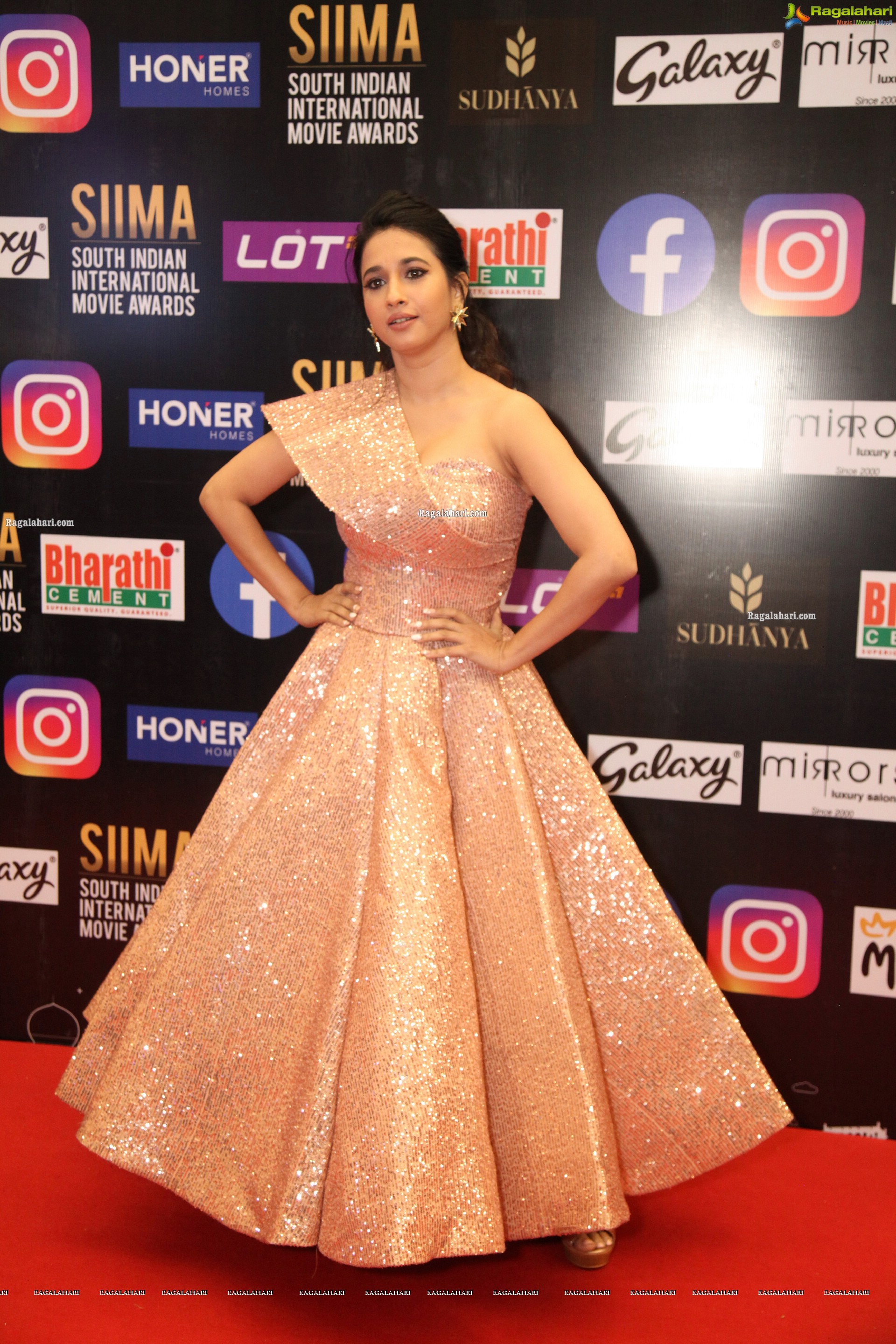 Manvita Kamat at SIIMA Awards 2021, HD Photo Gallery