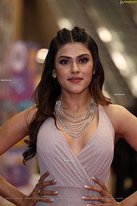 Naira Shah at SIIMA Awards 2021