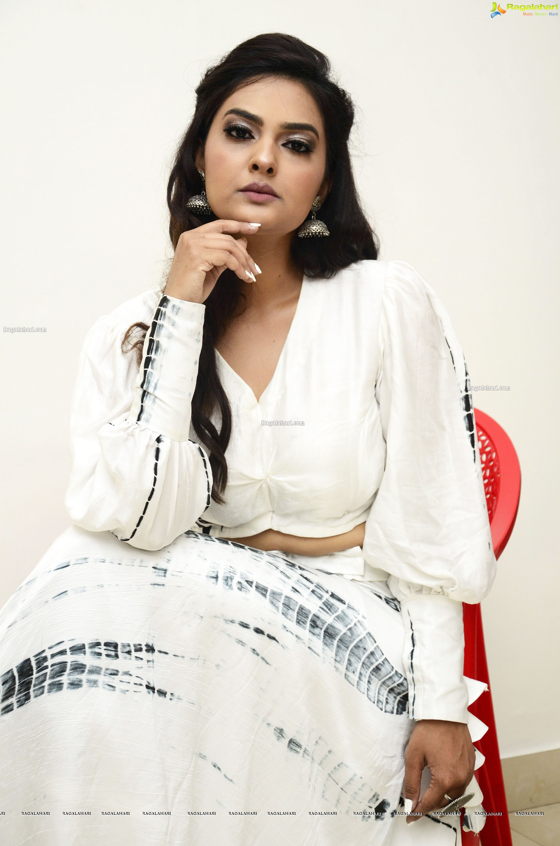 Neha Deshpande at Peep Show Press Meet, HD Photo Gallery