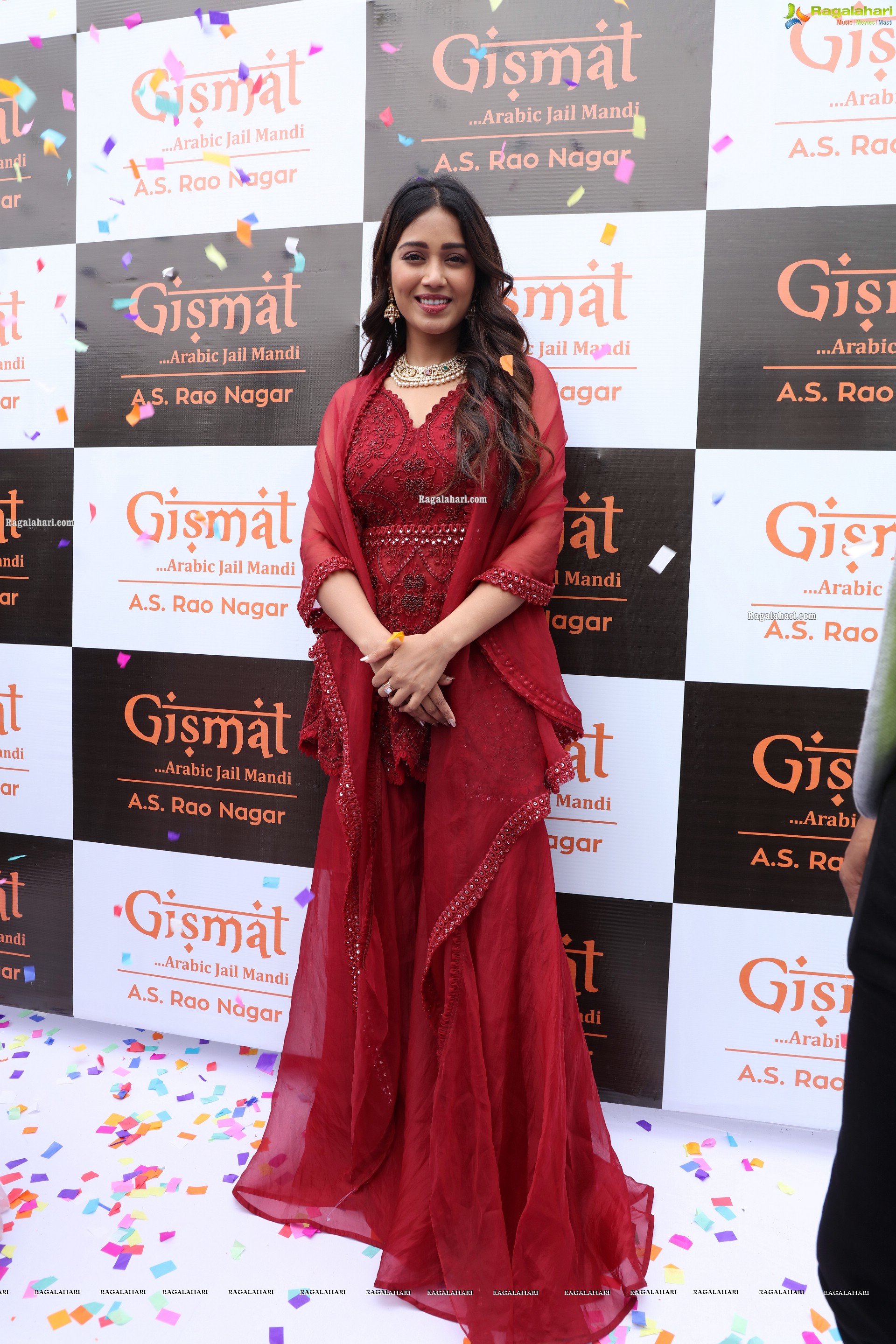 Nivetha Pethuraj Stills at Gismat Mandi Arabic Restaurant Launch, HD Photo Gallery