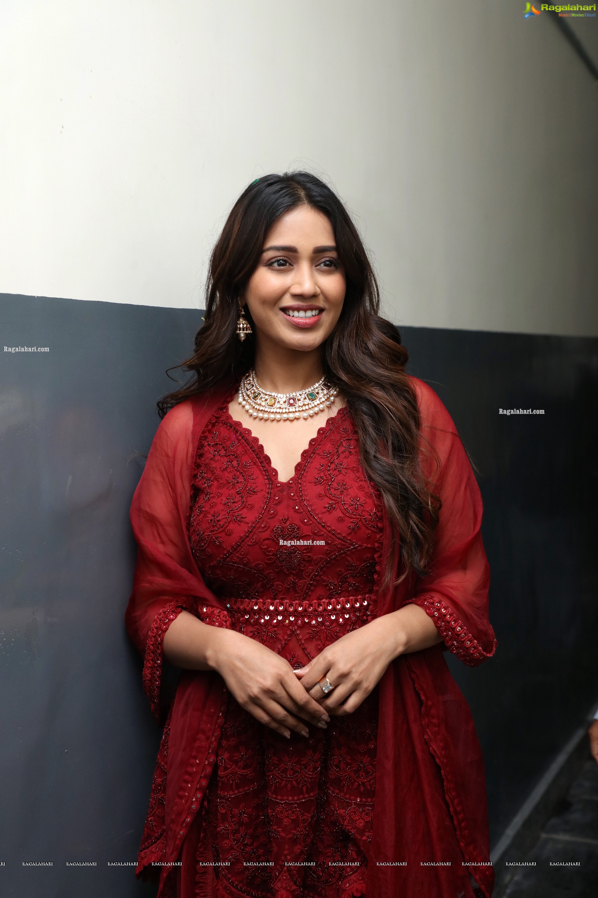 Nivetha Pethuraj Stills at Gismat Mandi Arabic Restaurant Launch, HD Photo Gallery