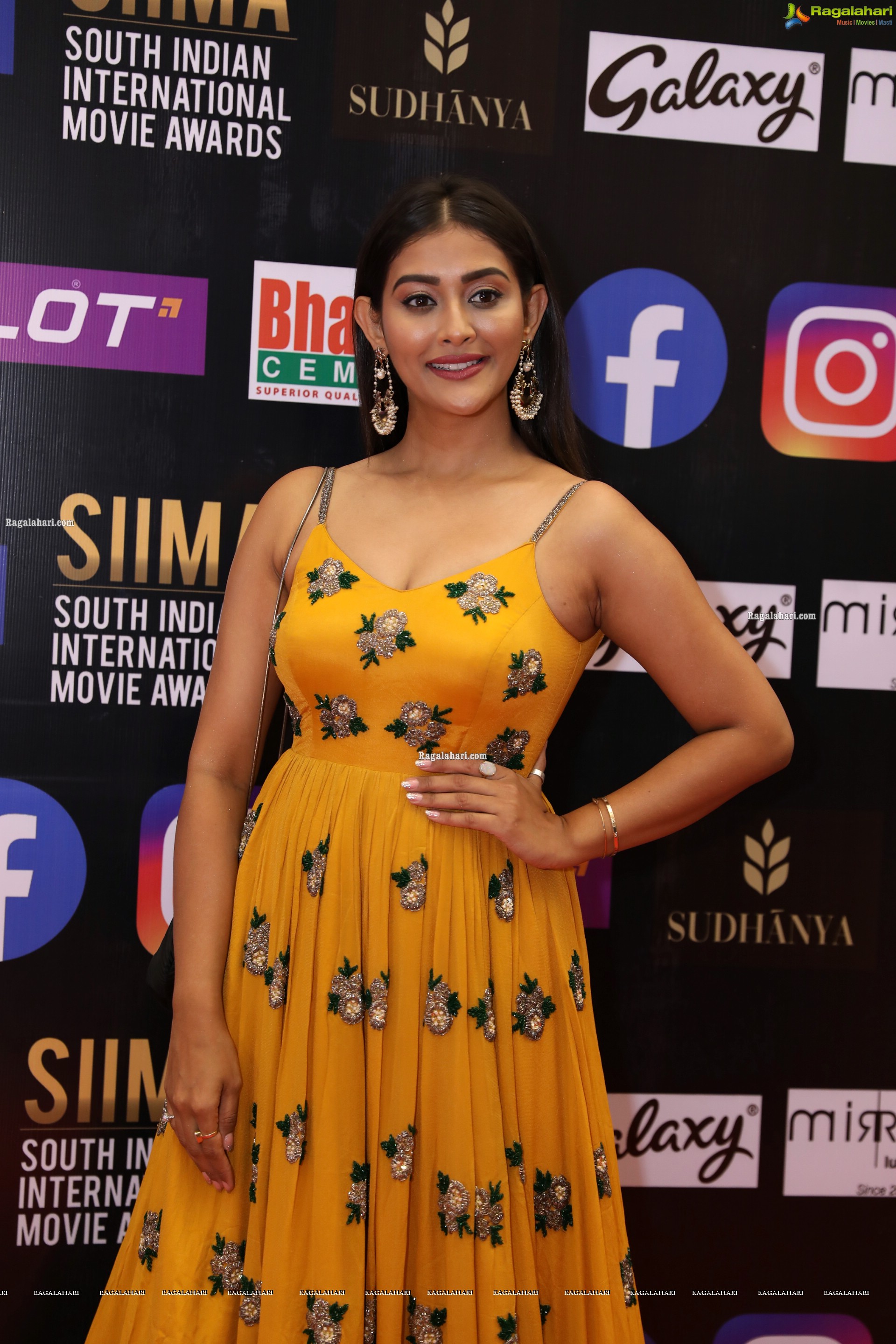 Pooja Jhaveri at SIIMA Awards 2021 Day 2, HD Photo Gallery