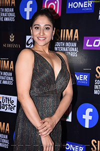 Regina Cassandra at SIIMA Awards 2021