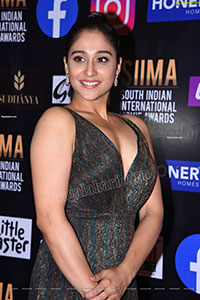 Regina Cassandra at SIIMA Awards 2021