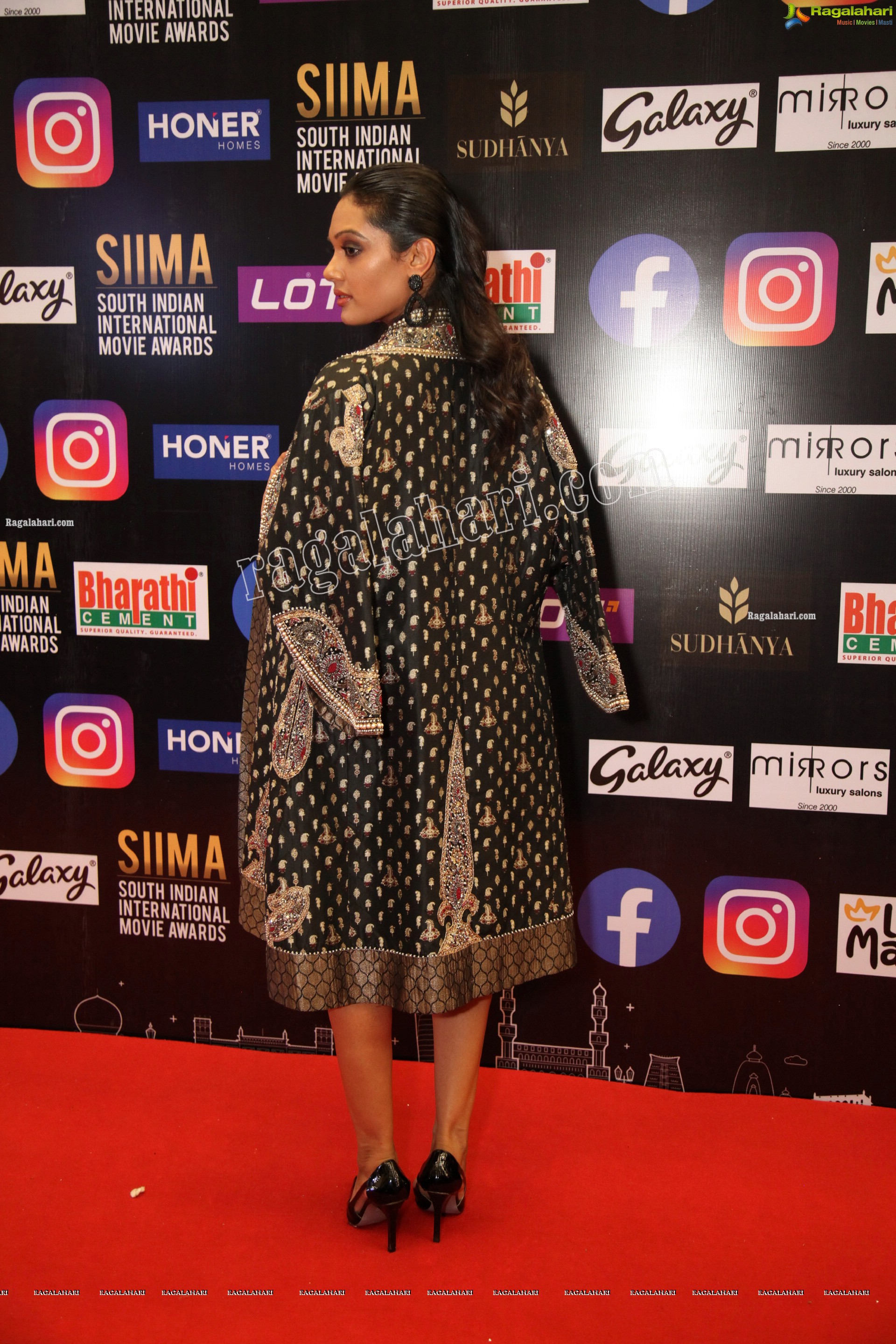 Sarah Harish at SIIMA Awards 2021, HD Photo Gallery