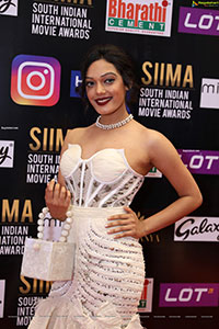 Sarah Harish at SIIMA Awards 2021 Day 2
