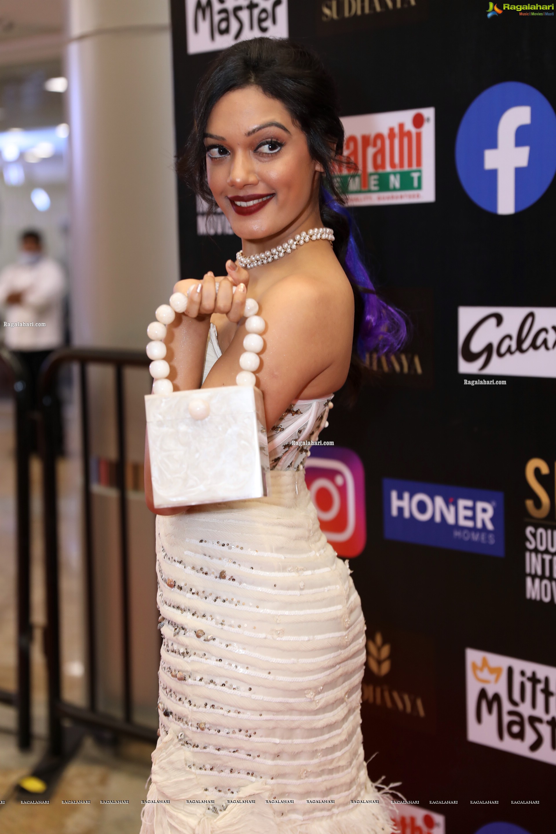 Sarah Harish at SIIMA Awards 2021 Day 2, HD Photo Gallery