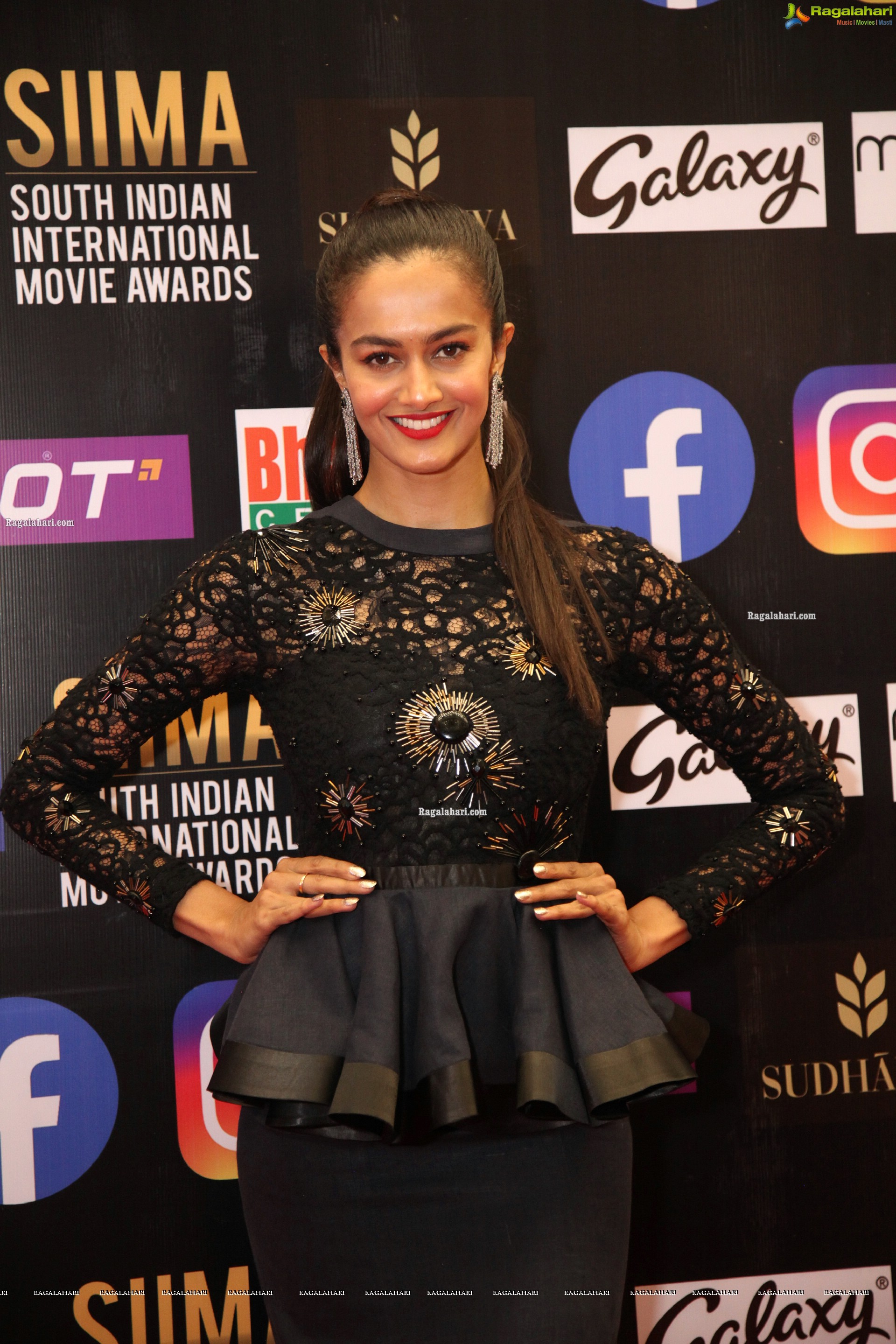 Shubra Aiyappa at SIIMA Awards 2021, HD Photo Gallery