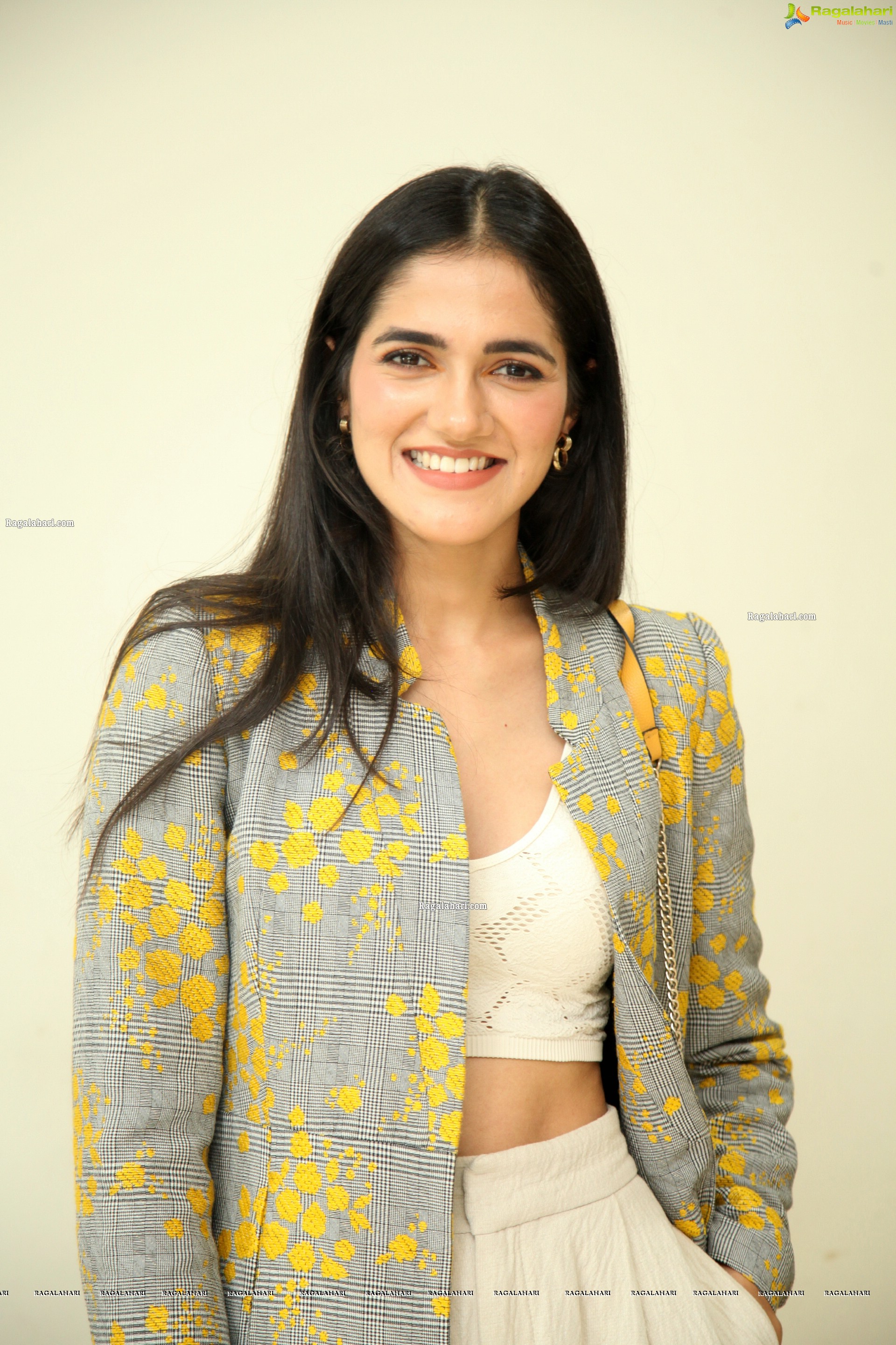 Simran Choudhary at Neetho Movie Trailer Launch, HD Photo Gallery