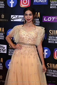 Simran Saniya at SIIMA Awards 2021