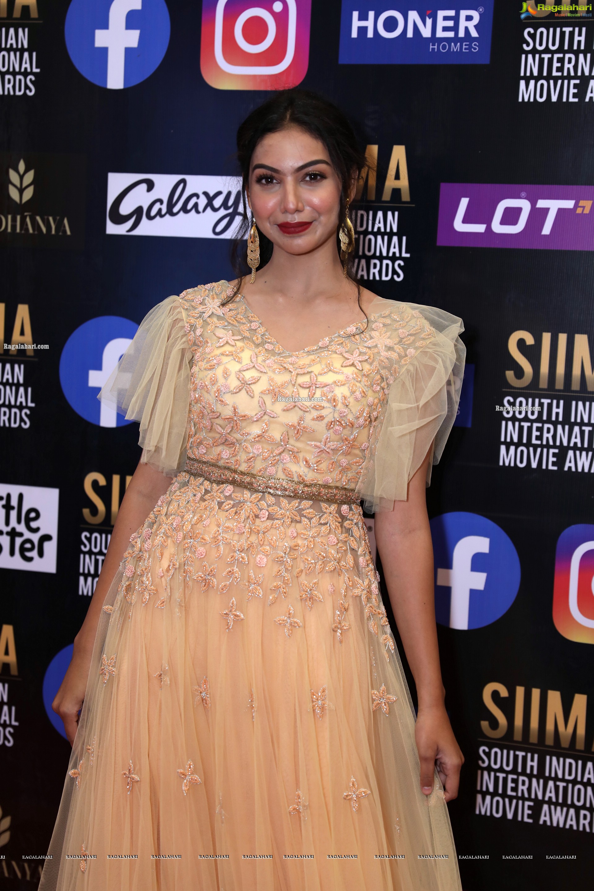 Simran Saniya at SIIMA Awards 2021, HD Photo Gallery