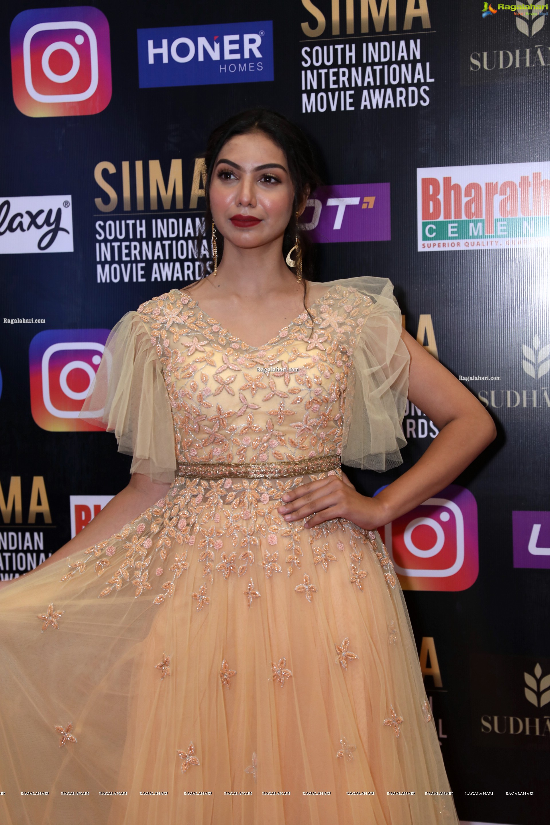 Simran Saniya at SIIMA Awards 2021, HD Photo Gallery