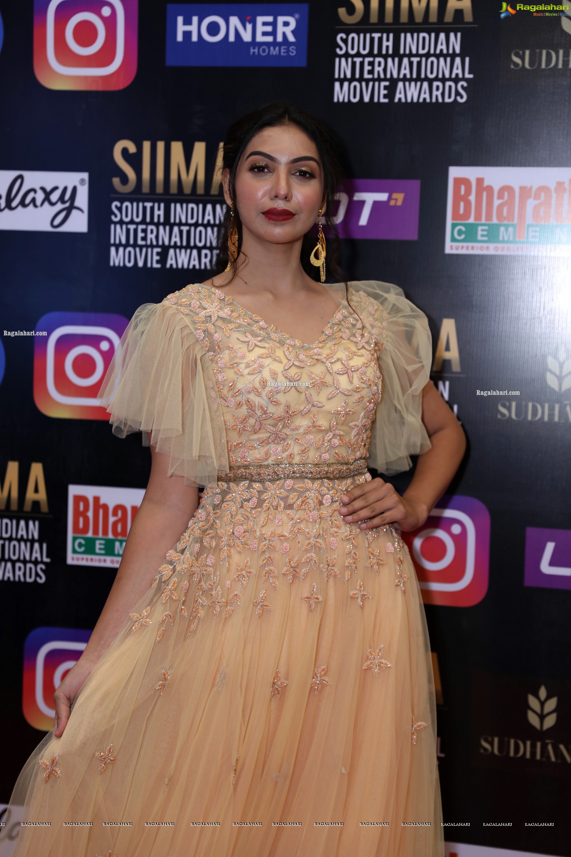 Simran Saniya at SIIMA Awards 2021, HD Photo Gallery