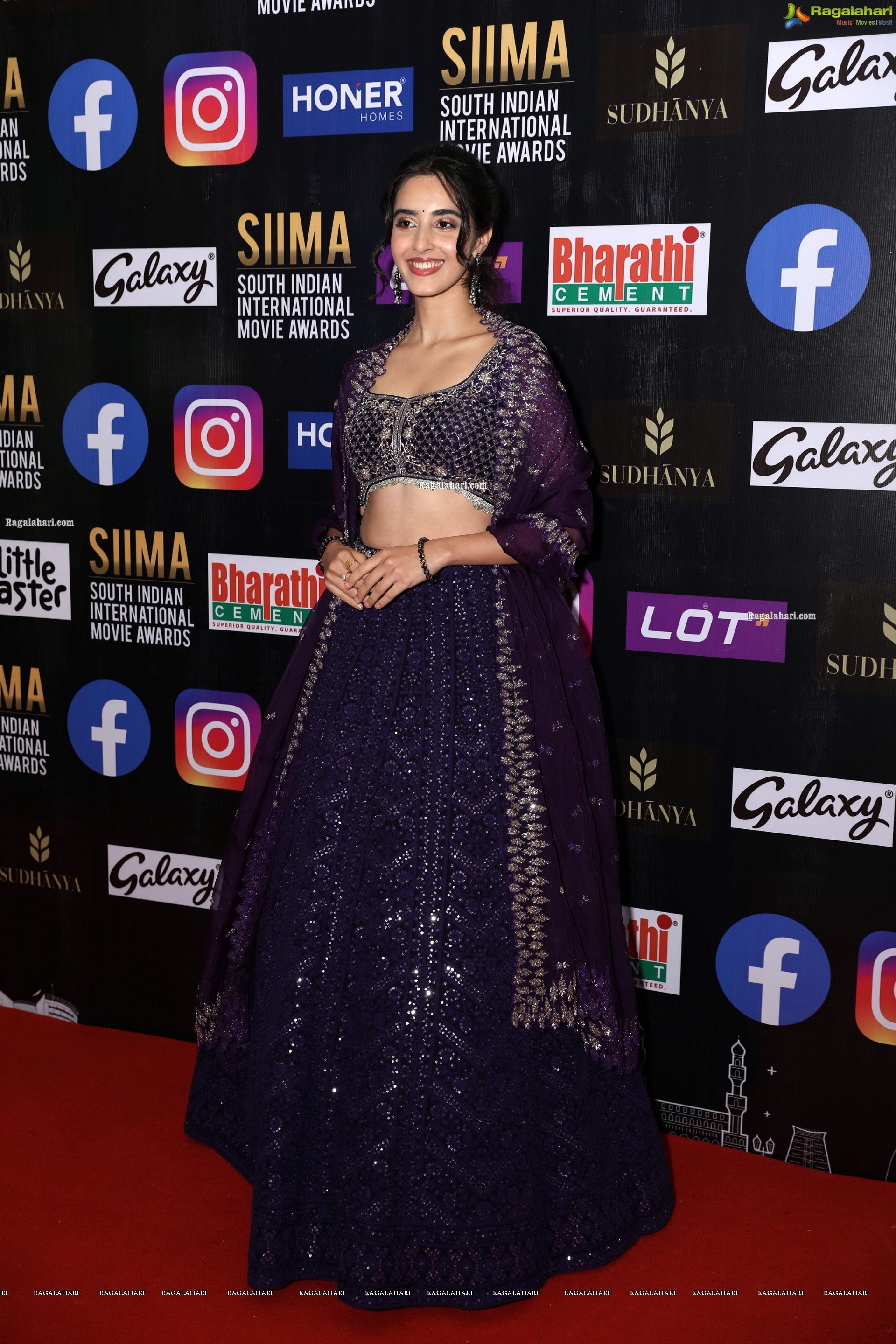 Simrat Kaur at SIIMA Awards 2021, HD Photo Gallery