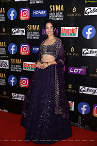 Simrat Kaur at SIIMA Awards 2021