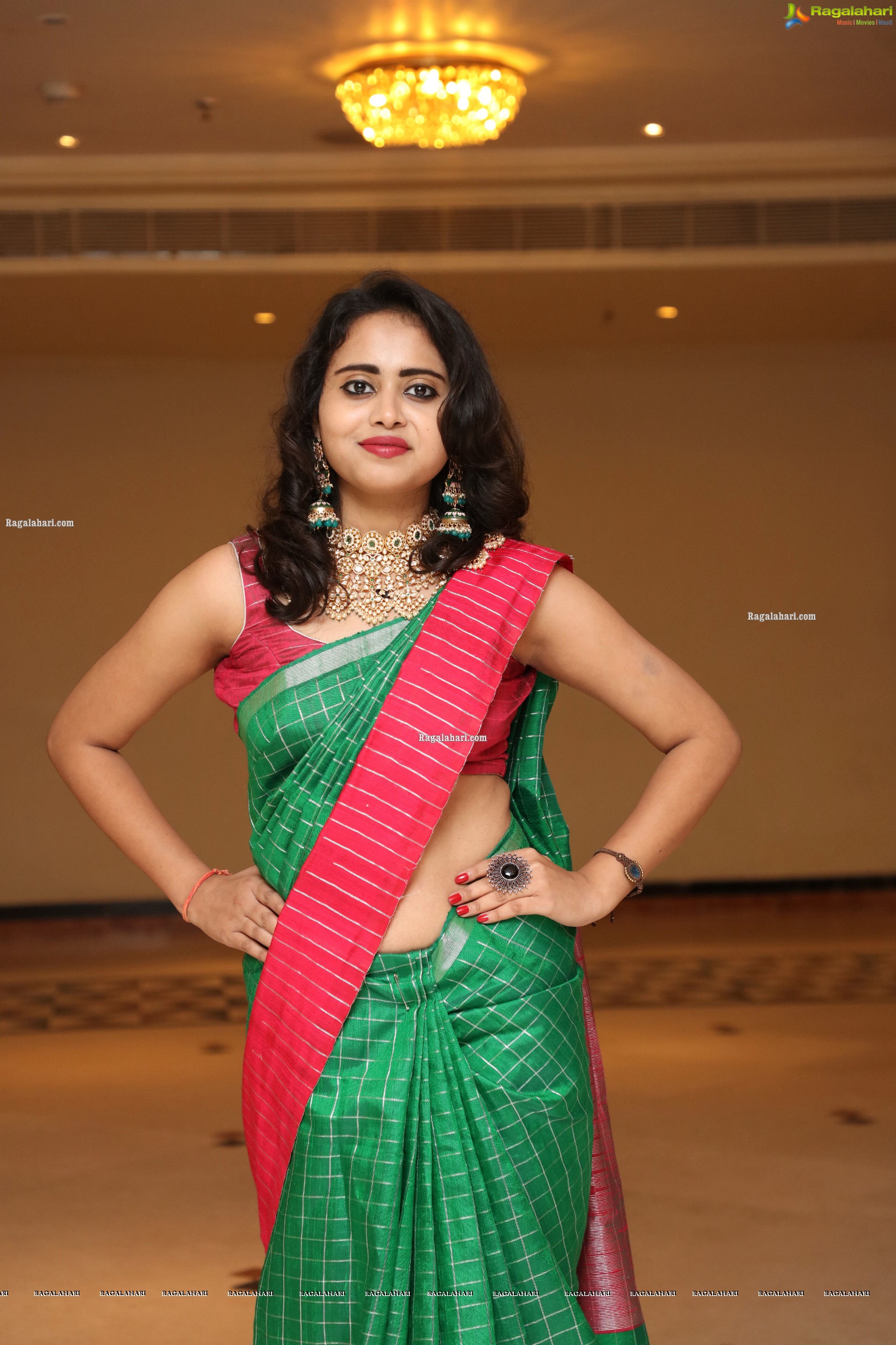 Suchitra in Beautiful Green Saree, HD Photo Gallery