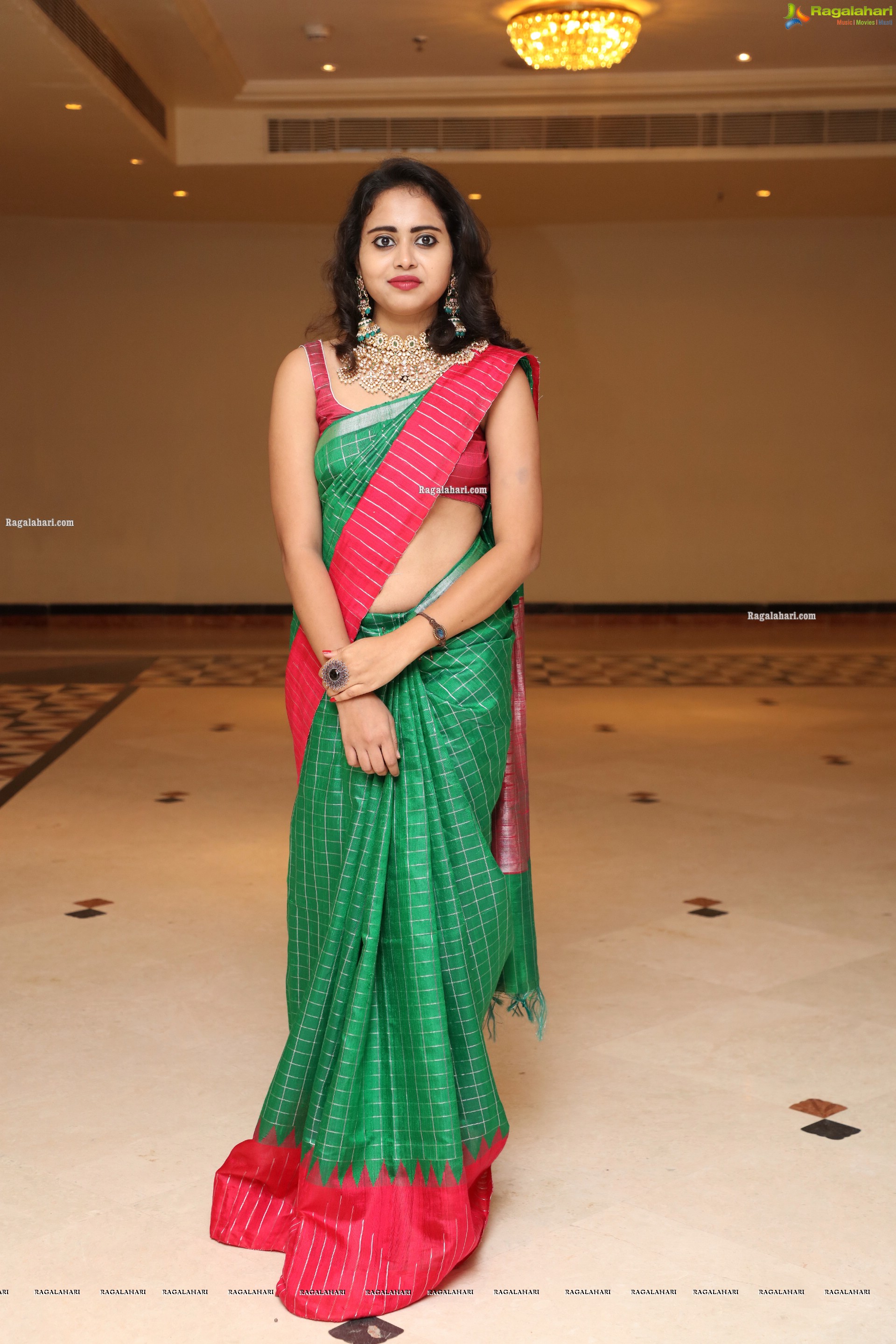 Suchitra in Beautiful Green Saree, HD Photo Gallery