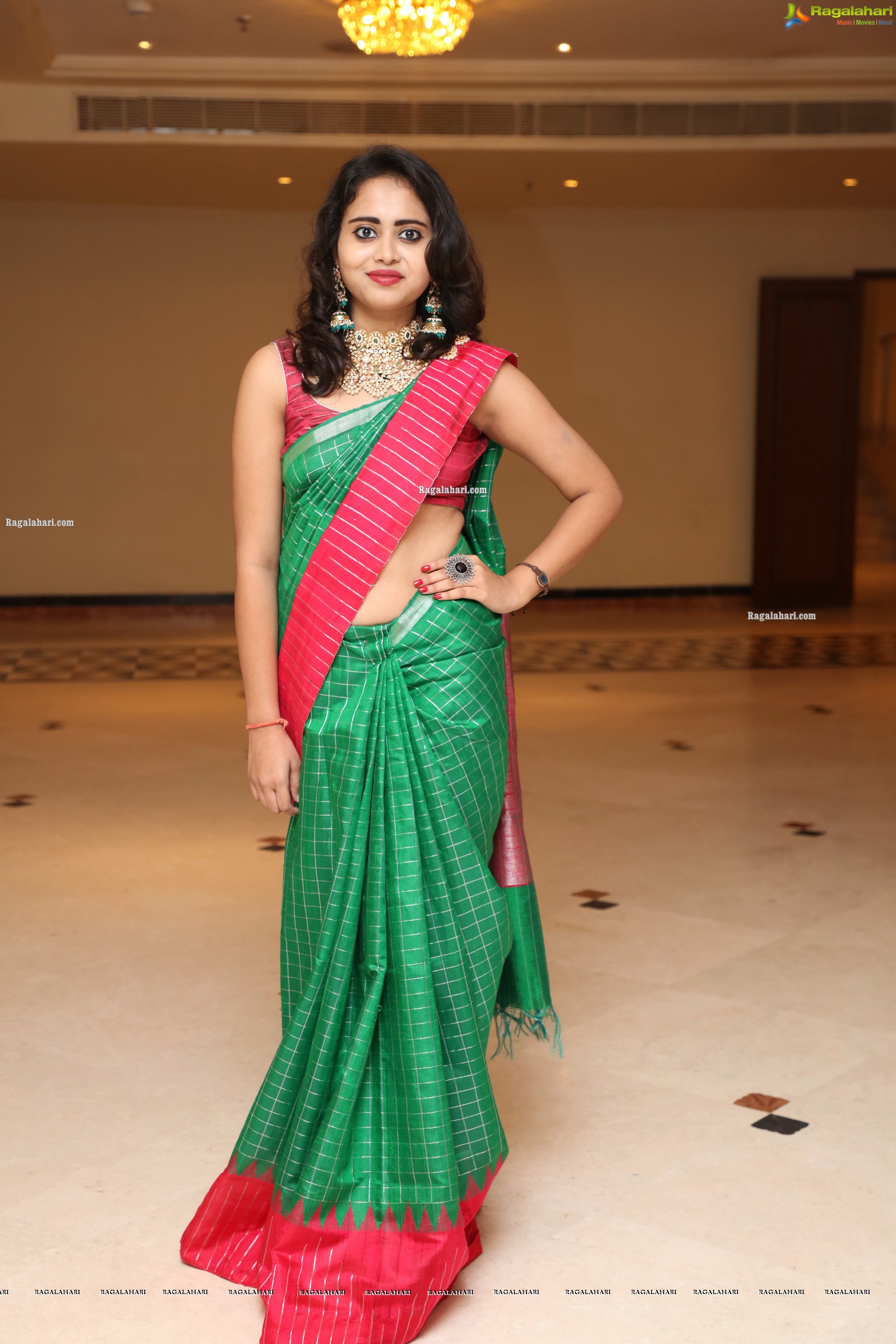 Suchitra in Beautiful Green Saree, HD Photo Gallery