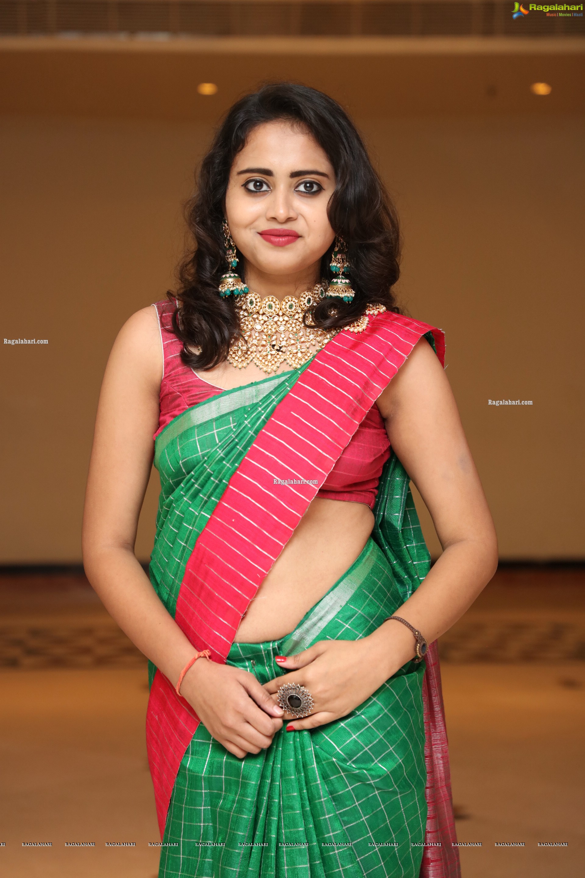 Suchitra in Beautiful Green Saree, HD Photo Gallery