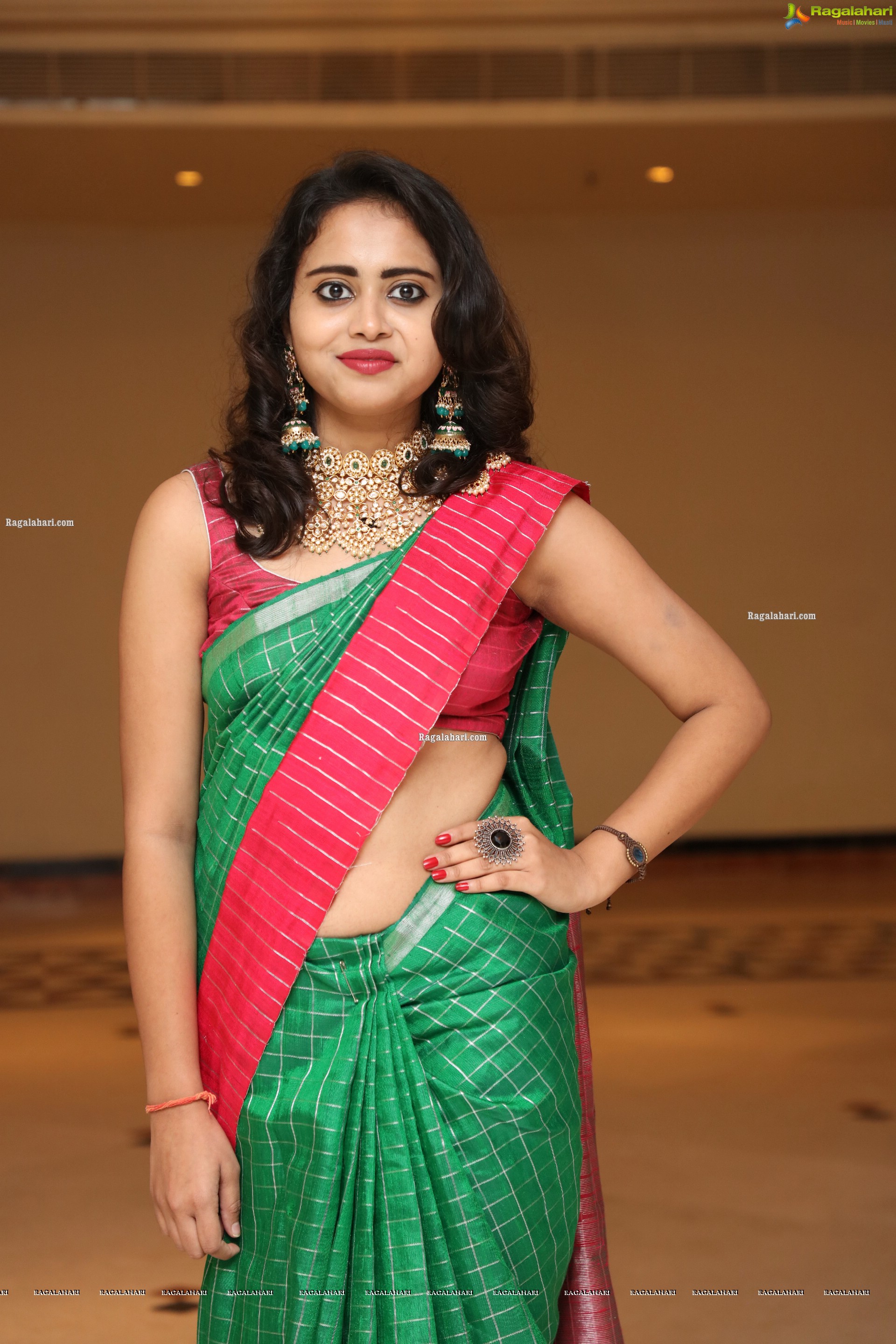 Suchitra in Beautiful Green Saree, HD Photo Gallery