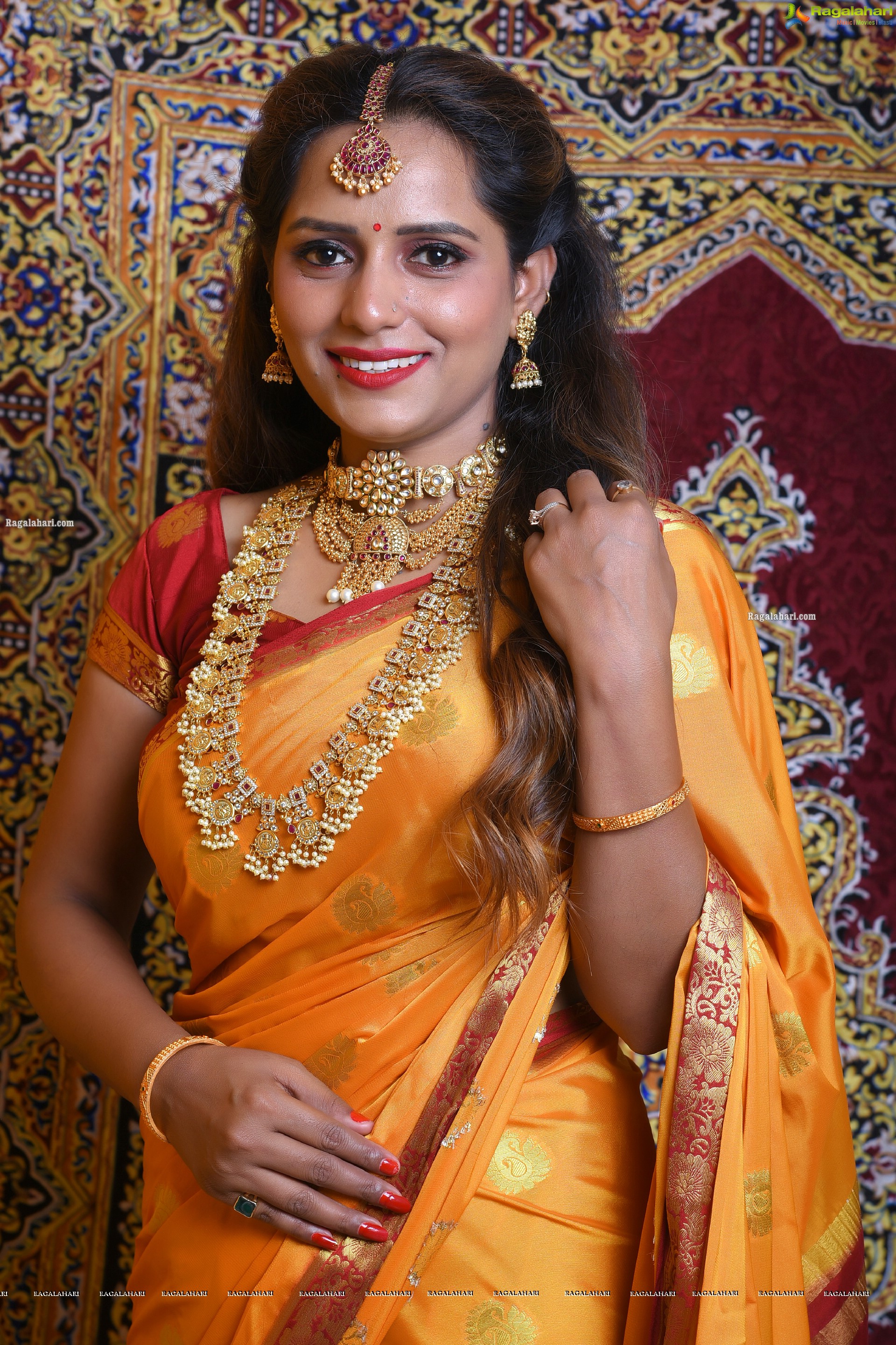 Sugandha Rao Photoshoot in Traditional Silk Saree, HD Gallery