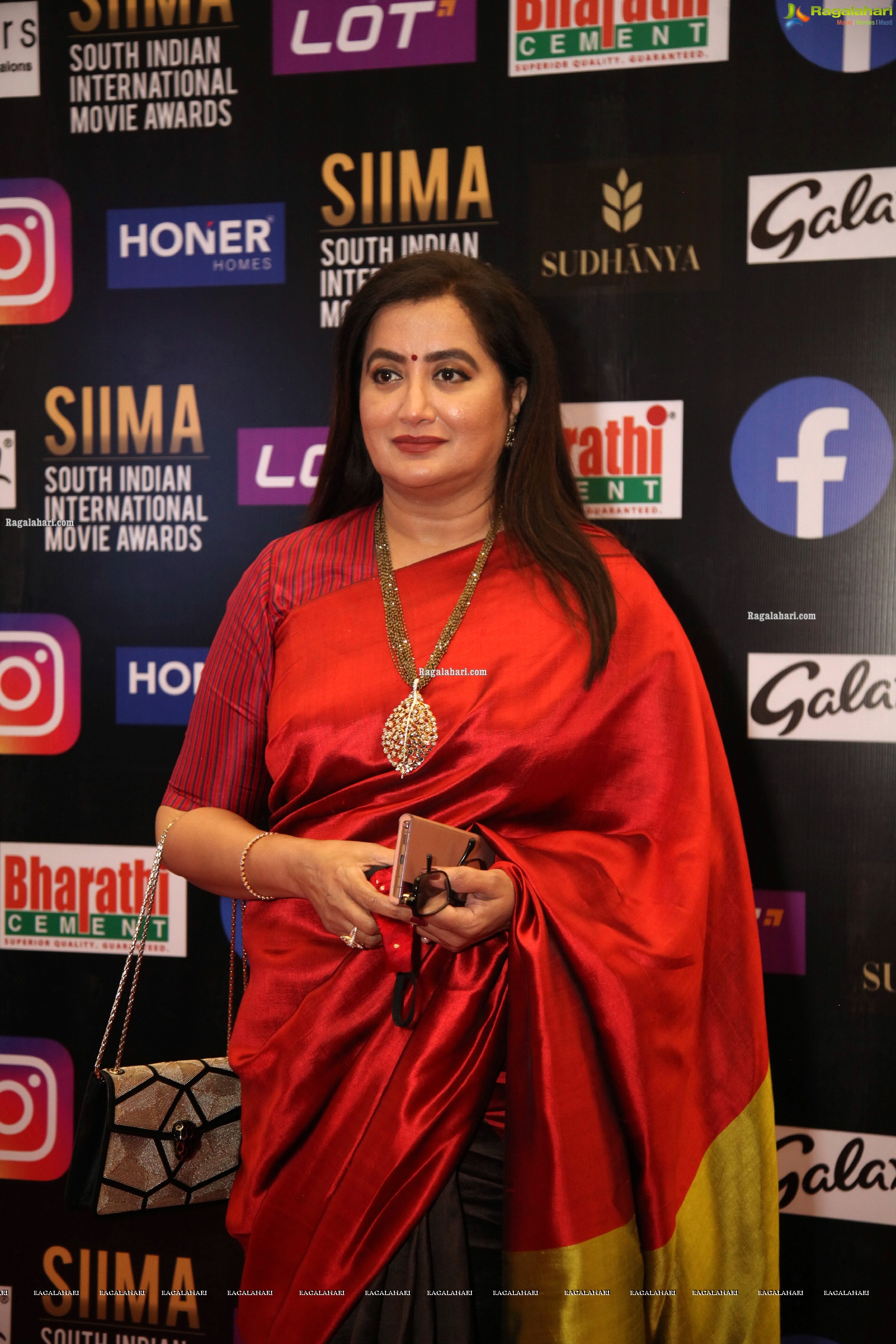 Sumalatha Ambareesh At SIIMA Awards 2021, HD Photo Gallery