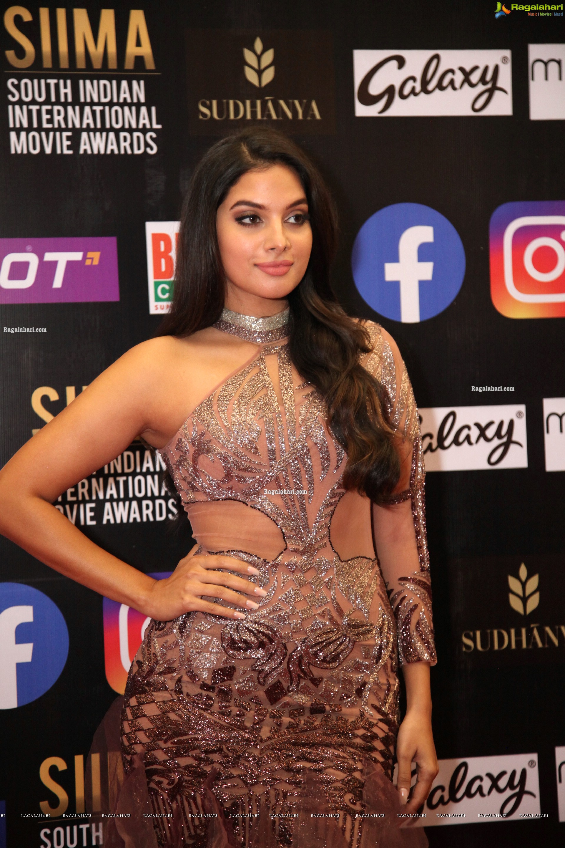 Tanya Hope at At SIIMA Awards 2021, HD Photo Gallery