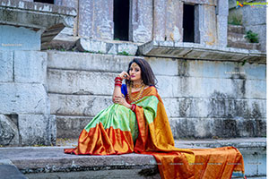 Udaya Bhanu Latest Photoshoot in Green Silk Saree