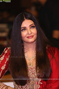 Aishwarya Rai at Ponniyin Selvan I Pre-Release Event