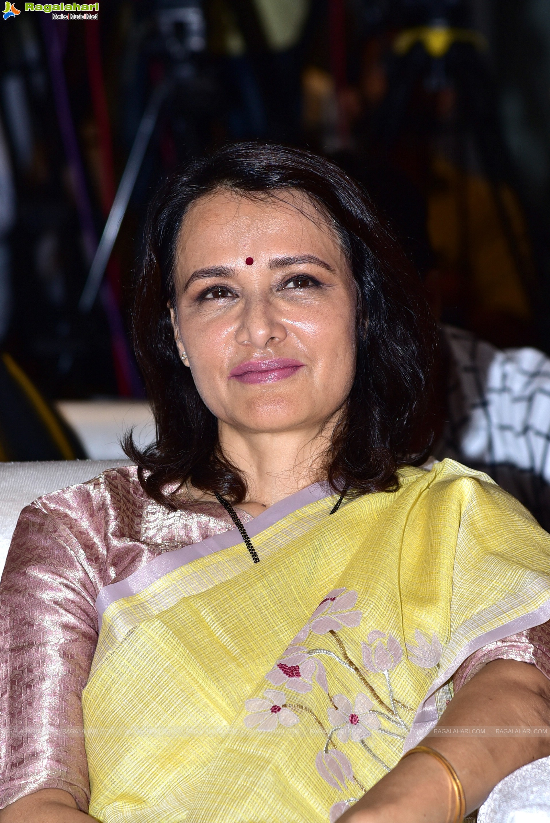 Amala Akkineni at Oke Oka Jeevitham Movie Press Meet, HD Photo Gallery