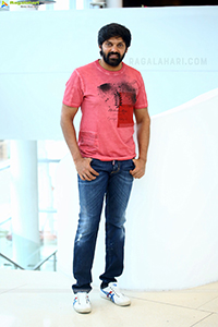 Arya at Captain Movie interview