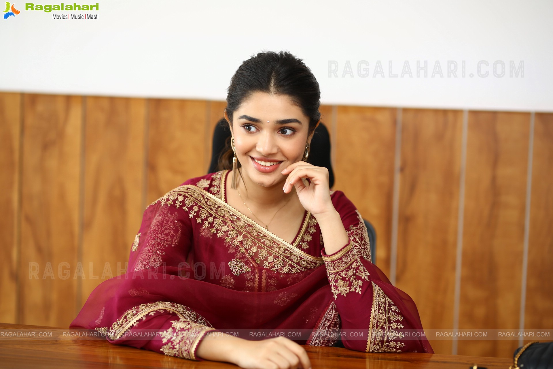 Krithi Shetty at Aa Ammayi Gurinchi Meeku Cheppali Movie Interview, HD Photo Gallery