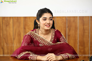 Krithi Shetty at Aa Ammayi Gurinchi Meeku Cheppali Interview