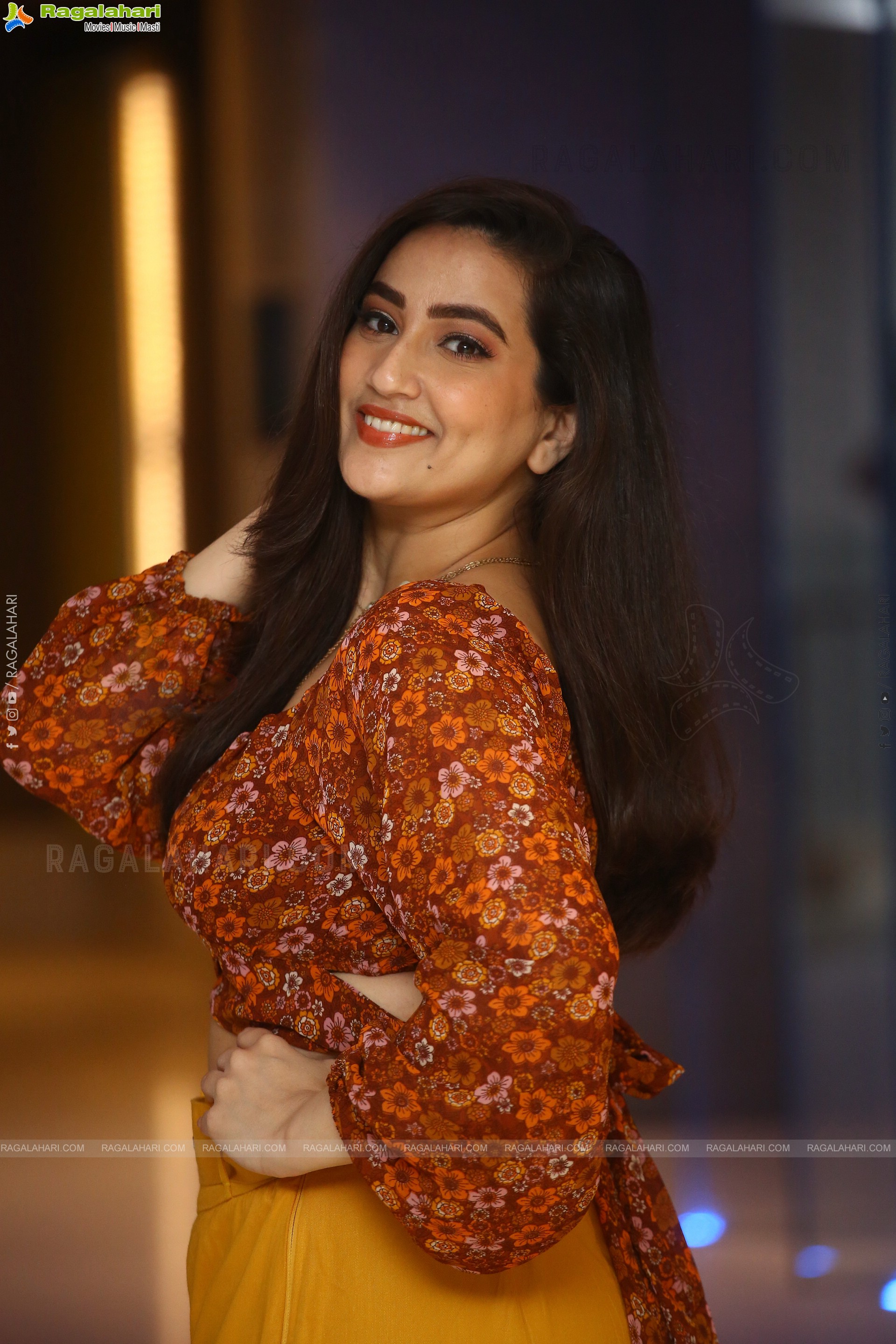 Anchor Manjusha at Oke Oka Jeevitham Movie Success Meet, HD Photo Gallery