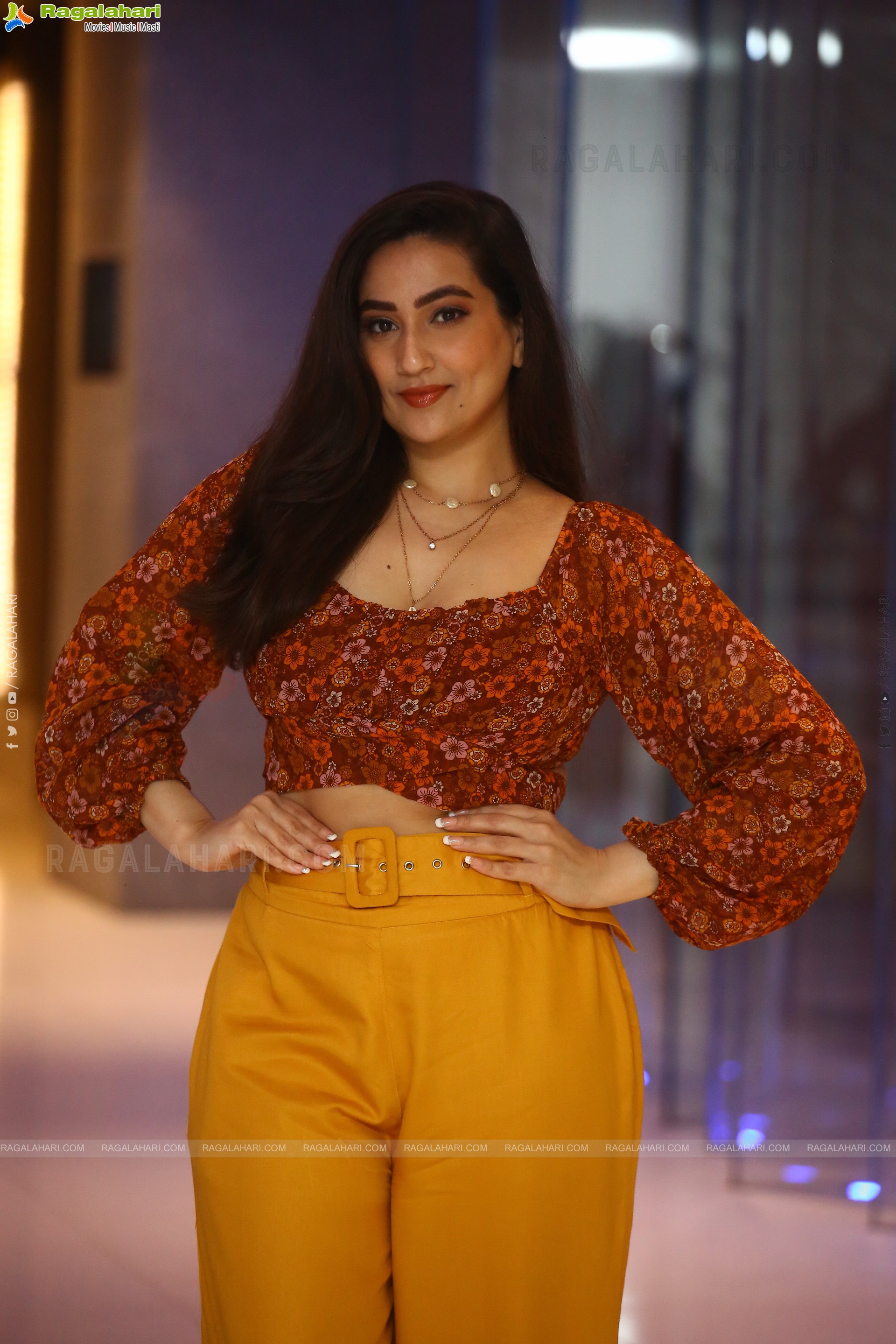 Anchor Manjusha at Oke Oka Jeevitham Movie Success Meet, HD Photo Gallery