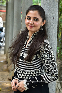 Preethi Asrani at Dongalunnaru Jaagratha Interview